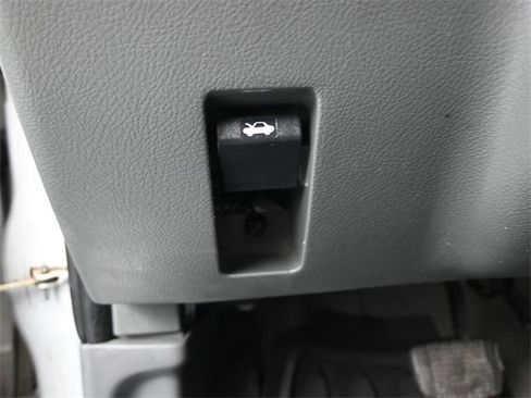 Used 2000 Isuzu Rodeo S image 17