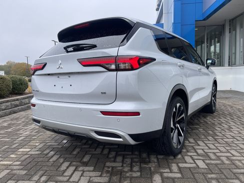 Used 2024 Mitsubishi Outlander SE Black Edition image 5