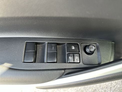 Used 2022 Toyota Corolla Cross LE w/ Moonroof Package AWD/4WD image 15