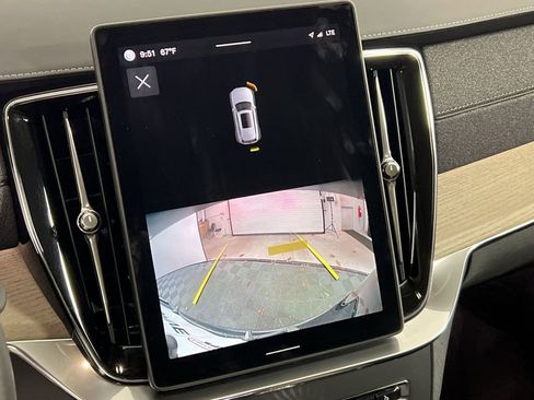 Certified 2025 Volvo XC90 B6 Core w/ Climate Package image 23