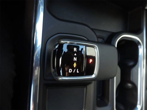 Certified 2025 GMC Sierra 1500 SLT image 25