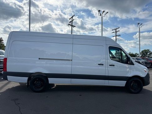 Used 2025 Mercedes-Benz Sprinter 2500 image 6