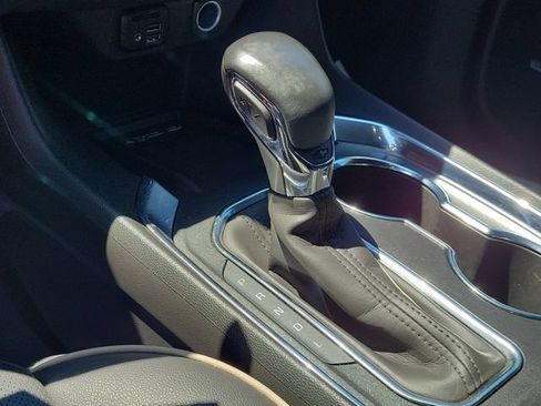 Used 2023 Chevrolet Traverse Premier FWD image 26