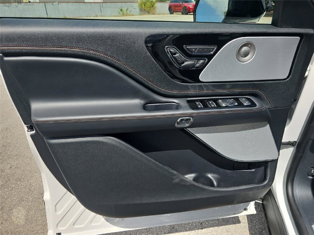 New 2026 Lincoln Aviator Black Label w/ Black Label Special Edition AWD/4WD image 13