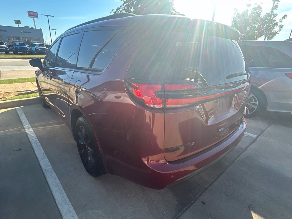 Used 2021 Chrysler Pacifica Touring-L w/ S Appearance Package FWD image 6