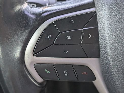 Used 2021 Jeep Grand Cherokee Laredo AWD/4WD image 13