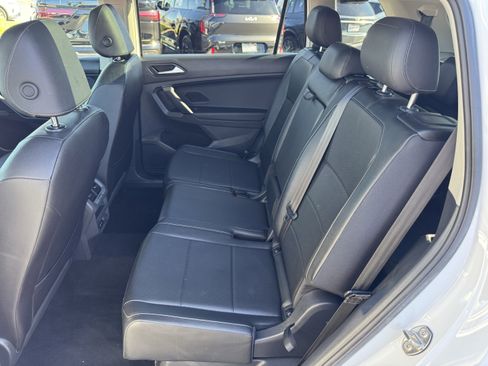Certified 2019 Volkswagen Tiguan SE w/ Panoramic Sunroof Package image 35