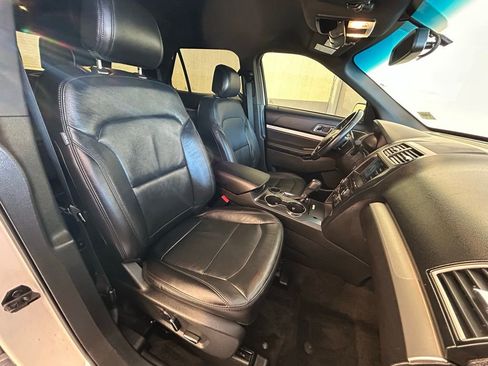 Used 2017 Ford Explorer XLT w/ Equipment Group 202A image 15