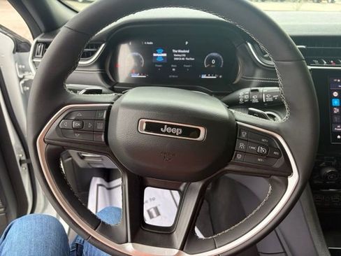Used 2023 Jeep Grand Cherokee L Laredo AWD/4WD image 13