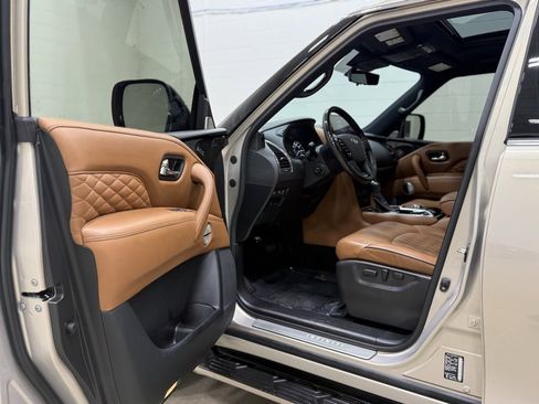 Used 2024 INFINITI QX80 Sensory image 18