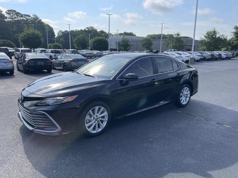 Used 2023 Toyota Camry LE FWD image 4