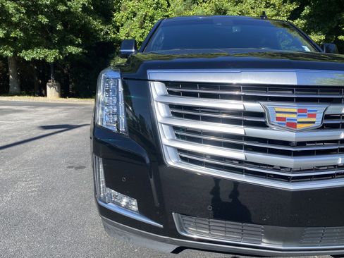 Used 2016 Cadillac Escalade Platinum AWD/4WD image 14