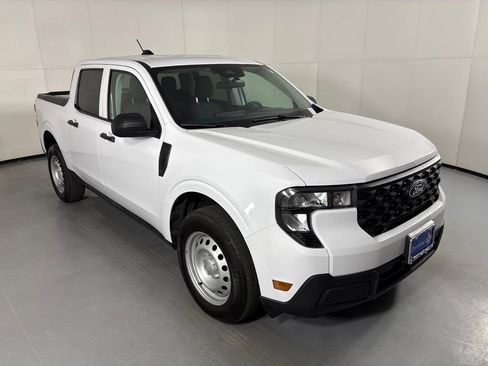 Used 2025 Ford Maverick XL FWD image 2