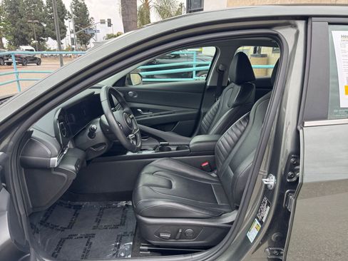 Used 2025 Hyundai Elantra Limited image 29