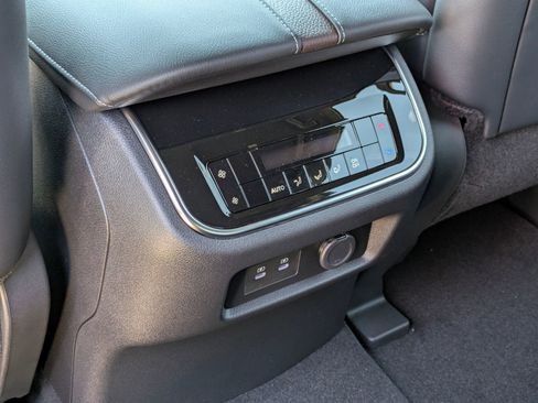 New 2026 Nissan Armada SL w/ Captain's Chari Seat Package image 18