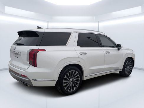 Used 2024 Hyundai Palisade Calligraphy image 3