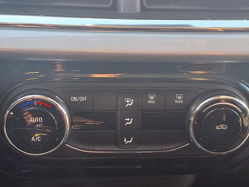 Used 2025 Chevrolet Trax LT image 9