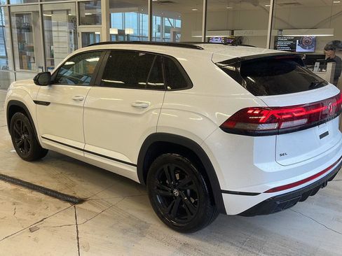 Used 2025 Volkswagen Atlas Cross Sport SEL R-Line image 6