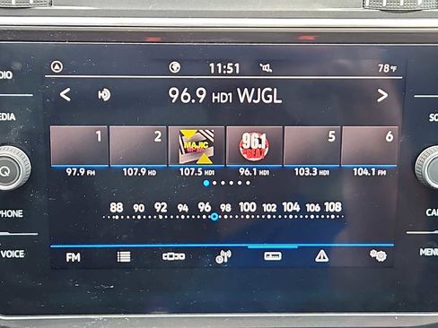 Used 2021 Volkswagen Tiguan SE w/ Panoramic Sunroof Package FWD image 12