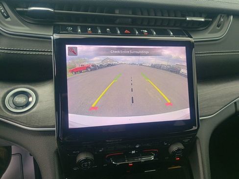 Used 2021 Jeep Grand Cherokee L Limited AWD/4WD image 15
