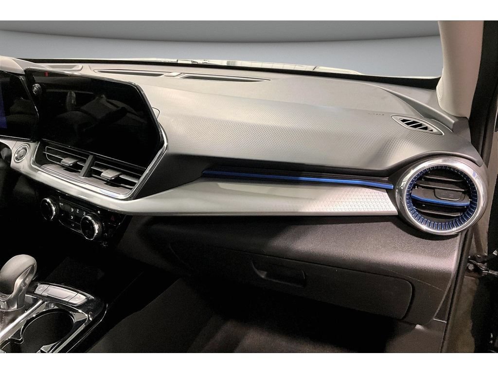 Used 2025 Chevrolet Trax LT FWD image 48