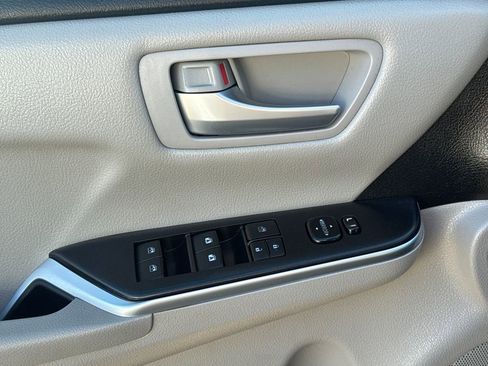 Used 2017 Toyota Camry LE image 31