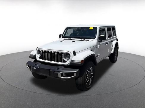 Used 2025 Jeep Wrangler Unlimited Sahara AWD/4WD image 7