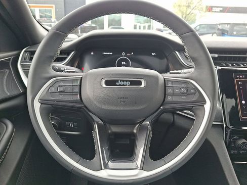 Used 2023 Jeep Grand Cherokee Altitude AWD/4WD image 18