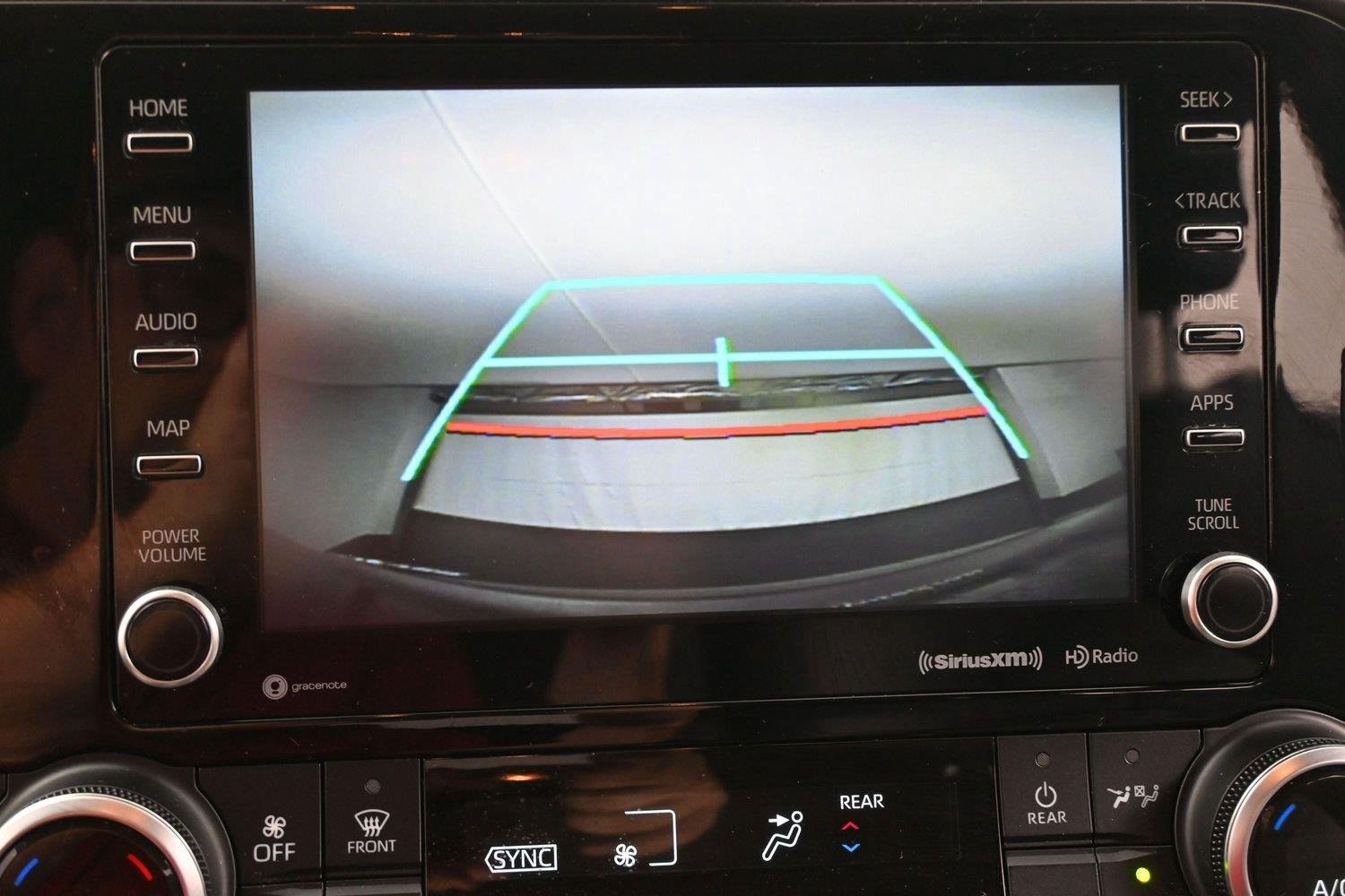 Used 2022 Toyota Highlander XLE FWD image 22