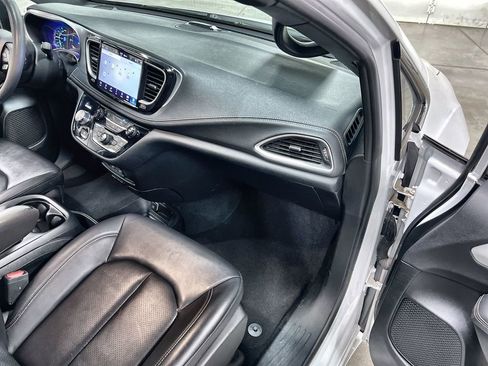 Used 2024 Chrysler Pacifica Select FWD image 29