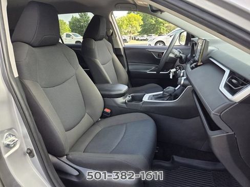 Used 2022 Toyota RAV4 LE FWD image 17