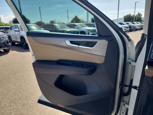 Used 2024 Volkswagen Atlas Cross Sport SE image 13