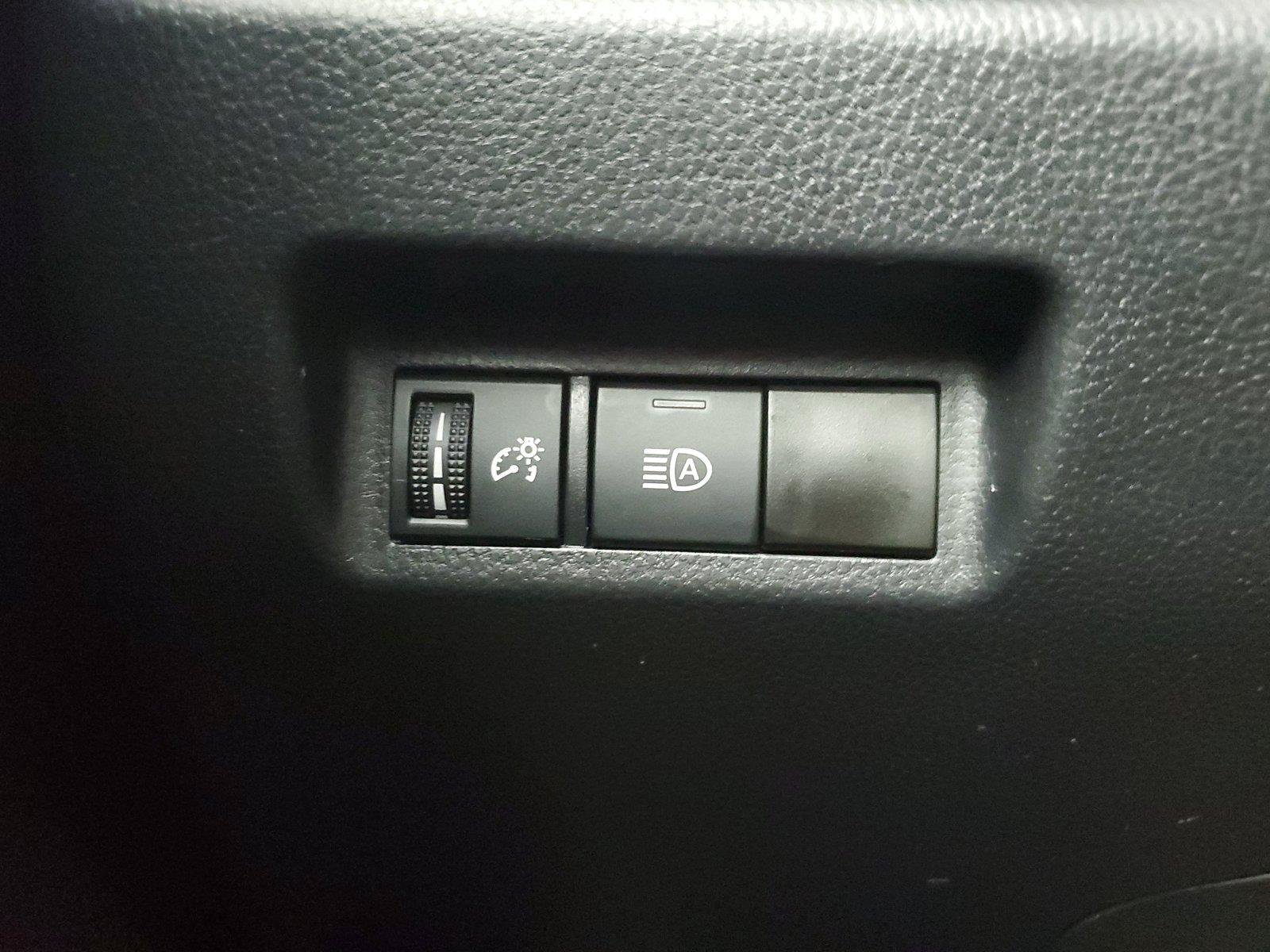 Used 2025 Toyota RAV4 XLE FWD image 34