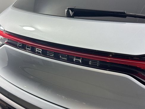 Certified 2026 Porsche Macan image 33