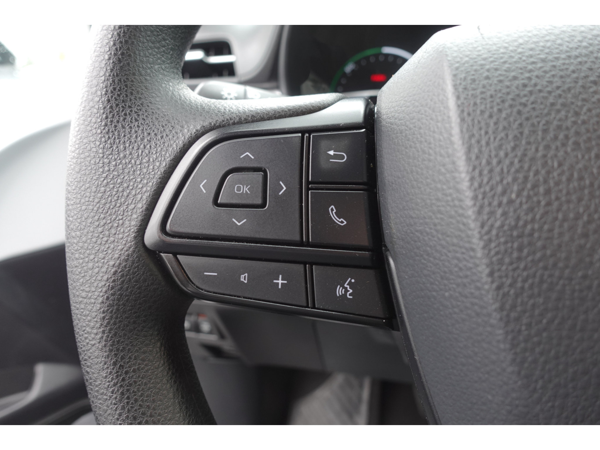 Certified 2025 Toyota Sienna LE FWD image 14