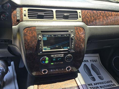 Used 2011 GMC Yukon Denali image 28