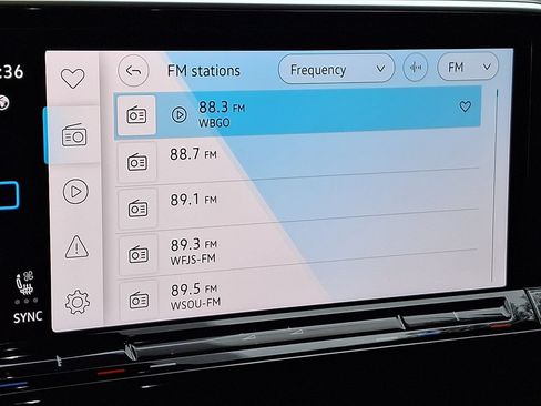 Certified 2025 Volkswagen Atlas Cross Sport SE AWD/4WD image 17