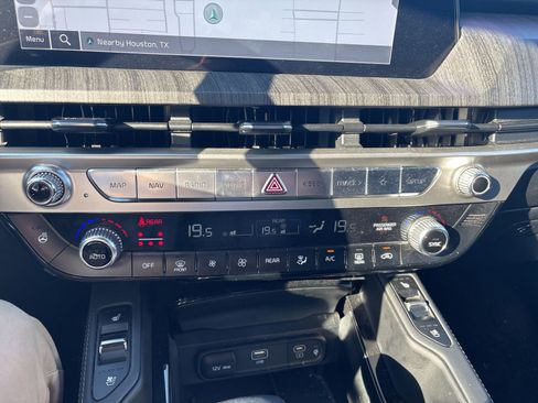 Used 2023 Kia Telluride EX w/ EX Captain's Chair Package image 14