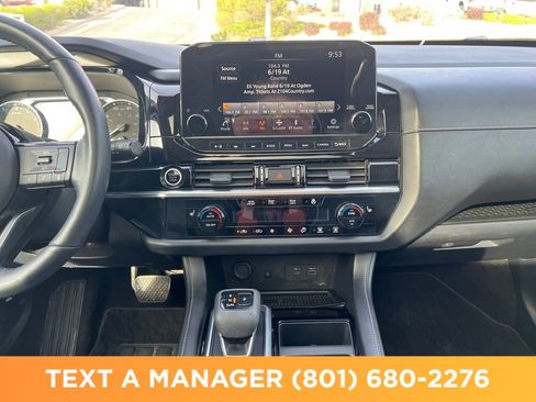 Used 2023 Nissan Pathfinder SL w/ SL Premium Package AWD/4WD image 17