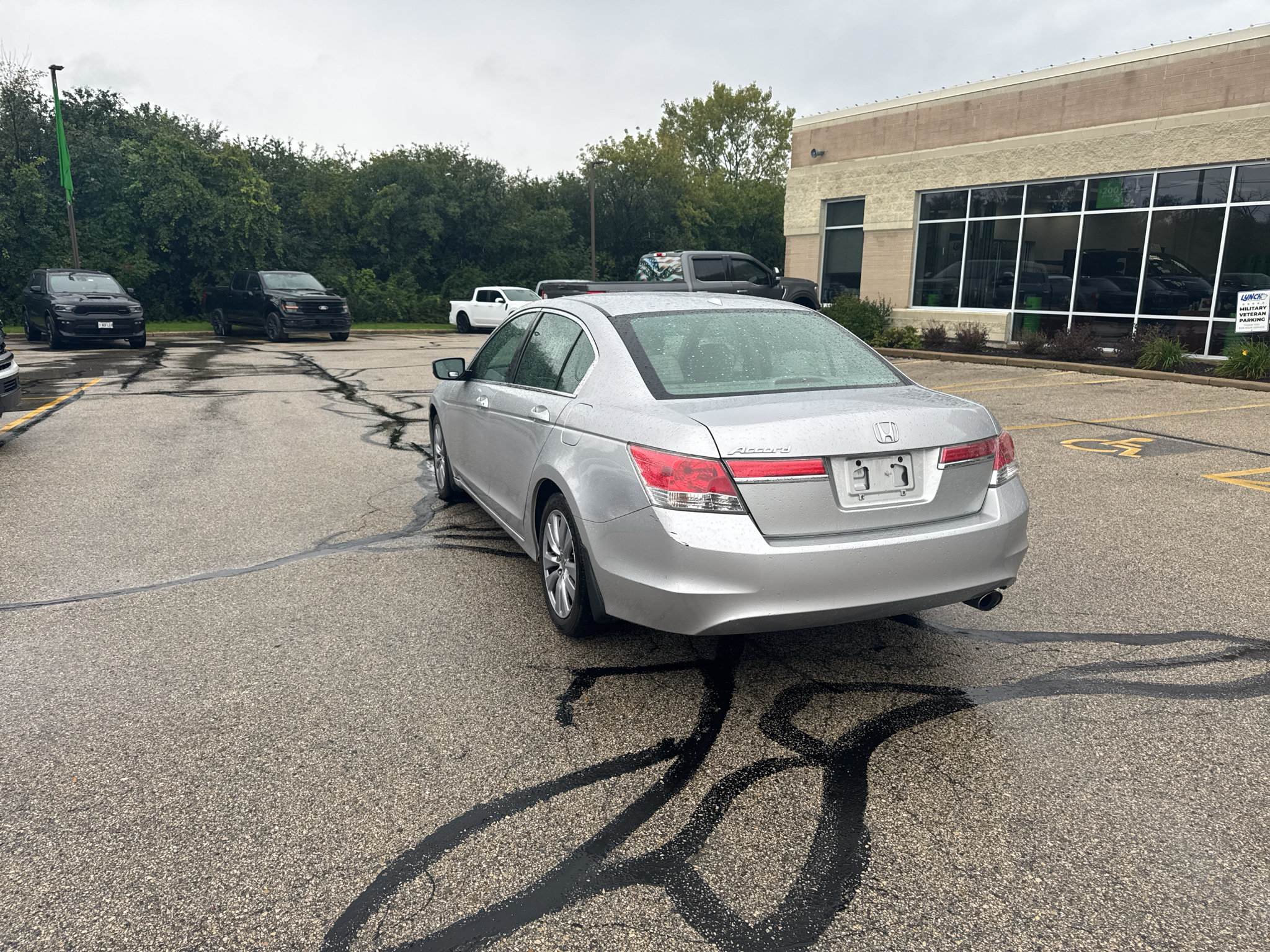 Used 2011 Honda Accord EX-L image 8