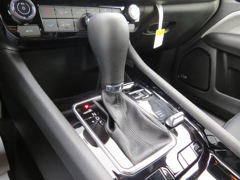 New 2026 Jeep Compass Limited image 28