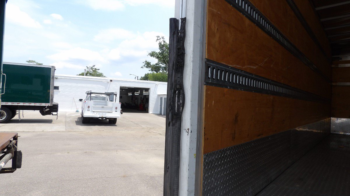 Used 2016 Ford F750 2WD Regular Cab Super Duty image 33
