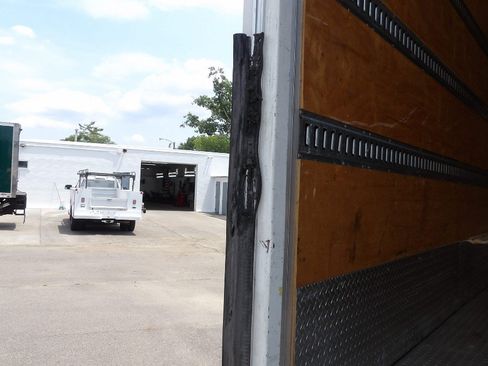 Used 2016 Ford F750 2WD Regular Cab Super Duty image 33