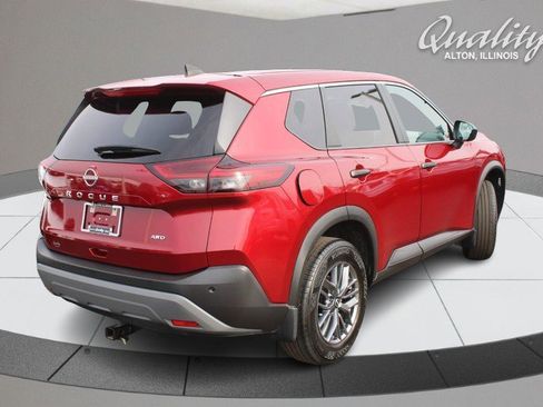Used 2023 Nissan Rogue S image 4