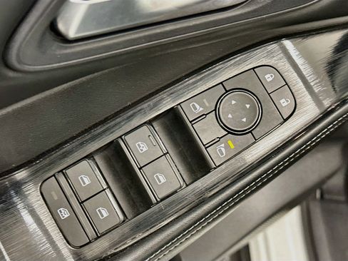 Used 2025 Nissan Rogue SV AWD/4WD image 15