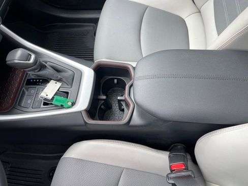 Used 2023 Toyota RAV4 Limited image 16