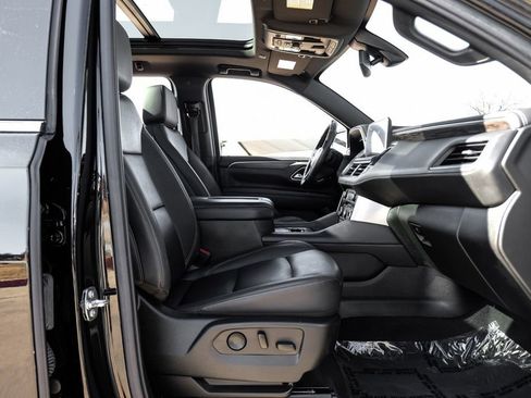 Used 2022 Chevrolet Suburban LT w/ Luxury Package image 36