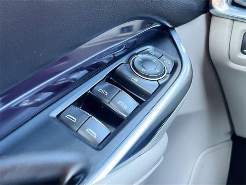 Used 2023 Cadillac XT4 Luxury w/ Cold Weather Package image 18