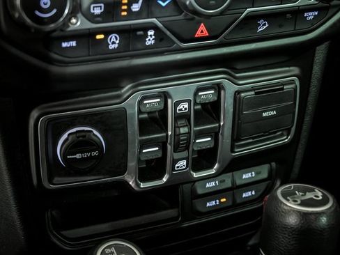 Used 2018 Jeep Wrangler Unlimited Sport S image 24