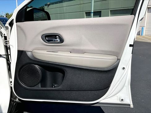 Used 2017 Honda HR-V LX image 26